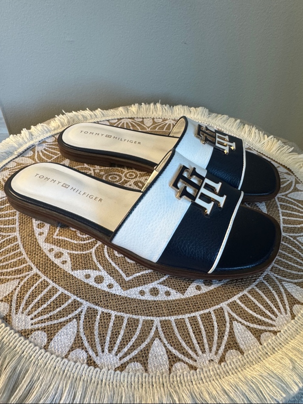 TOMMY HILFIGER Women's Sandals Slides Flats Navy & White Classic LOGO Size 6